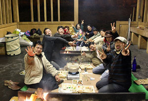 腕をのばしてピース!